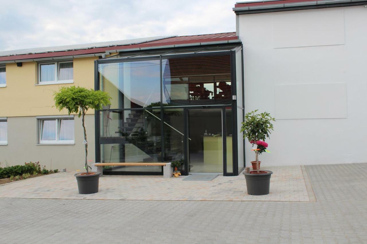 Helmers Gaestehaus Gempfing Bagian luar foto
